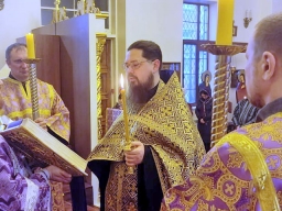 БОГОСЛУЖЕНИЯ В НЕДЕЛЮ ТРЕТЬЮ ВЕЛИКОГО ПОСТА, КРЕСТОПОКЛОННУЮ